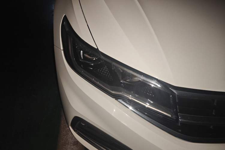 Used Volkswagen Bora 2020 1.5L Automatic Elite Version Right Front Headlight