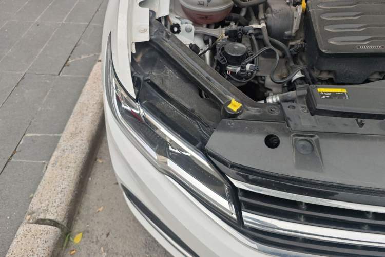 Used Volkswagen Bora 2020 1.5L Automatic Comfort Model Right Front Headlight