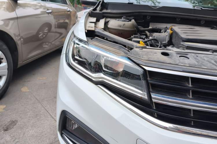 Used Volkswagen Bora 2020 1.5L Automatic Elite Version Right Front Headlight