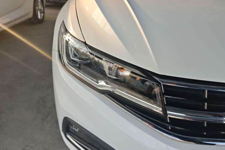 Used Volkswagen Bora 2020 1.5L Automatic Comfort Model Right Front Headlight
