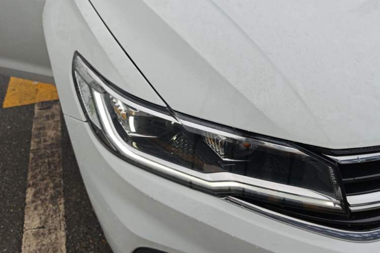 Used Volkswagen Bora 2020 1.5L Automatic Elite Version Right Front Headlight