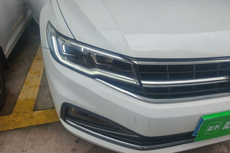 Used Volkswagen Bora 2020 1.5L Automatic Elite Version Right Front Headlight