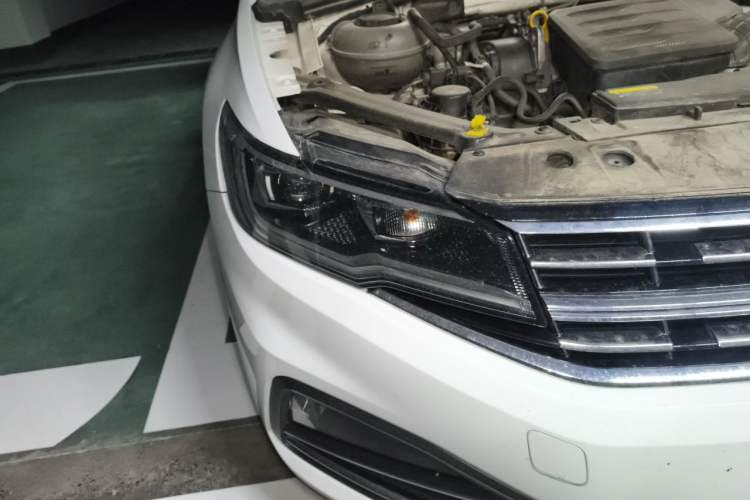 Used Volkswagen Bora 2020 1.5L Automatic Elite Version Right Front Headlight