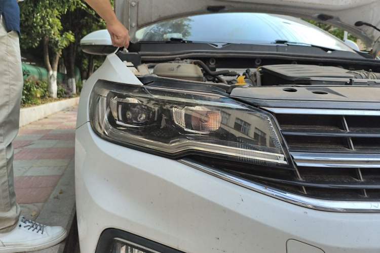 Used Volkswagen Bora 2020 1.5L Automatic Elite Version Right Front Headlight