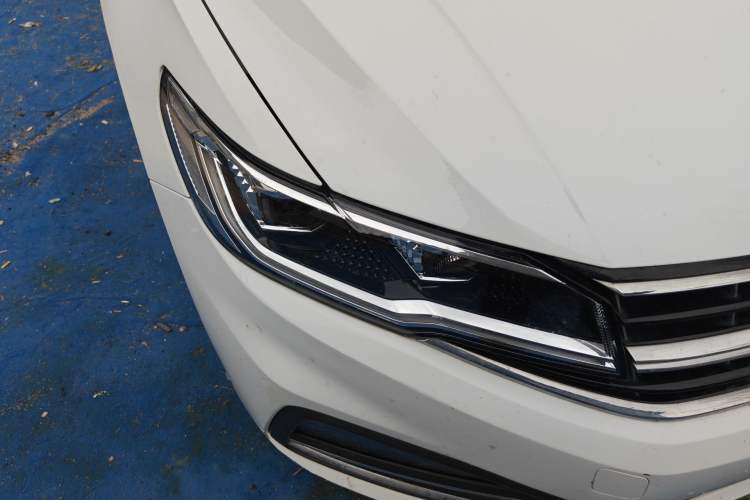 Used Volkswagen Bora 2020 1.5L Automatic Elite Version Right Front Headlight