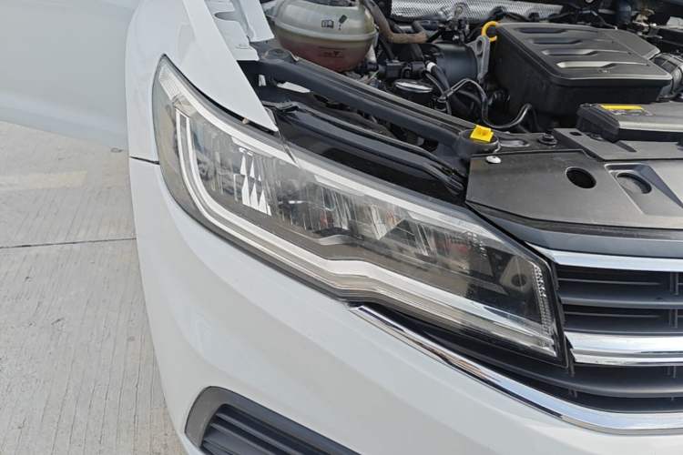Used Volkswagen Bora 2020 1.5L Automatic Fashion Edition Right Front Headlight