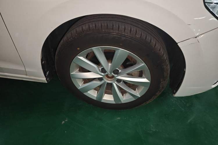 Used Volkswagen Bora 2020 1.5L Automatic Elite Version Right Front Wheel Hub