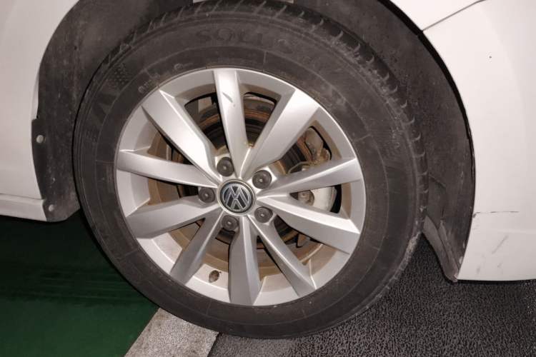 Used Volkswagen Bora 2020 1.5L Automatic Elite Version Right Front Wheel Hub