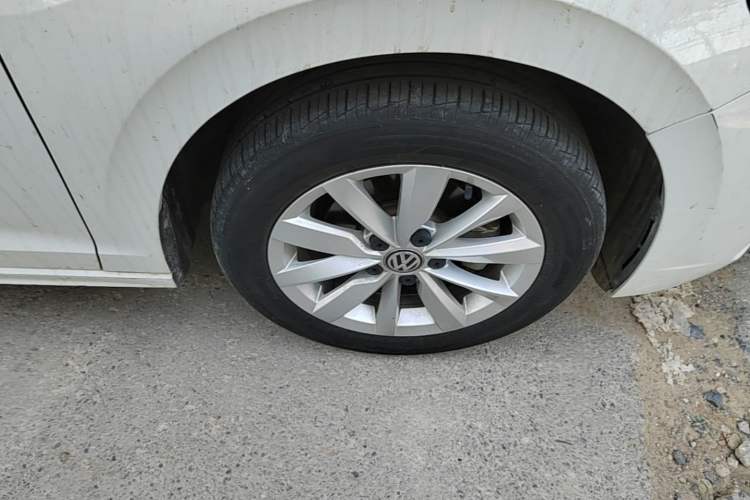 Used Volkswagen Bora 2020 1.5L Automatic Comfort Model Right Front Wheel Hub