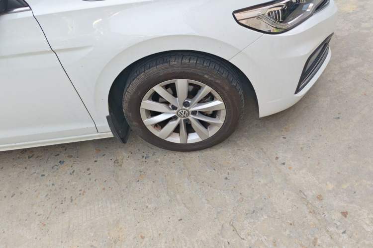 Used Volkswagen Bora 2020 1.5L Automatic Elite Version Right Front Wheel Hub