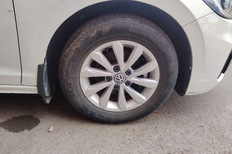 Used Volkswagen Bora 2020 1.5L Manual Fashion Edition Right Front Wheel Hub