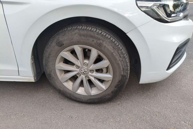 Used Volkswagen Bora 2020 1.5L Automatic Fashion Edition Right Front Wheel Hub