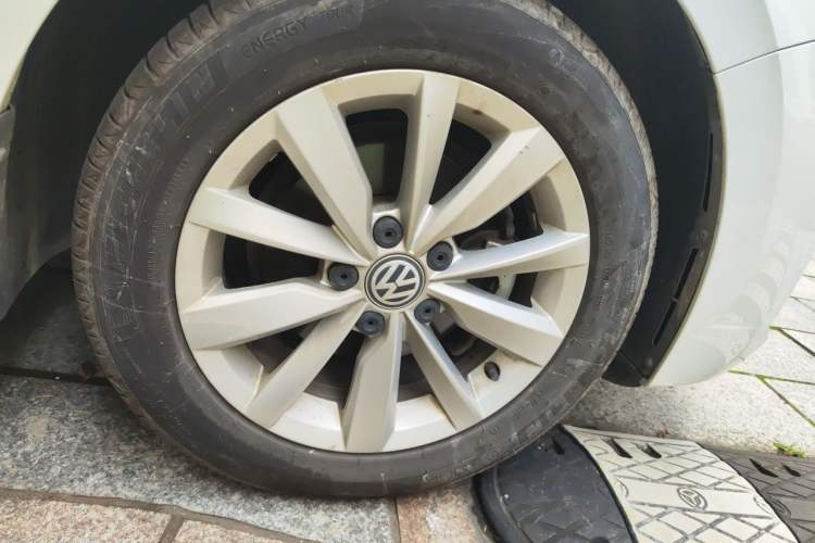 Used Volkswagen Bora 2020 1.5L Automatic Comfort Model Right Front Wheel Hub