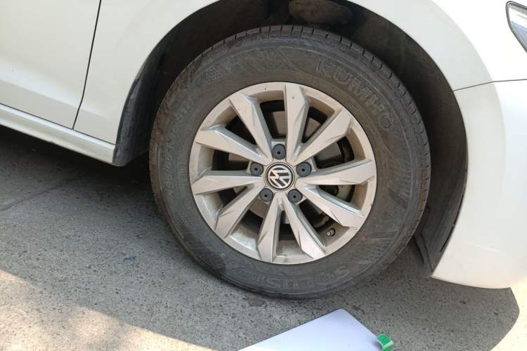 Used Volkswagen Bora 2020 1.5L Automatic Fashion Edition Right Front Wheel Hub