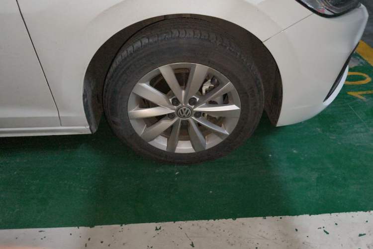 Used Volkswagen Bora 2020 280TSI DSG Elite Edition Right Front Wheel Hub