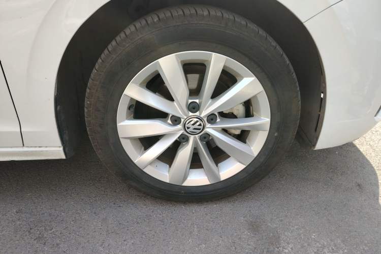 Used Volkswagen Bora 2020 1.5L Automatic Comfort Model Right Front Wheel Hub