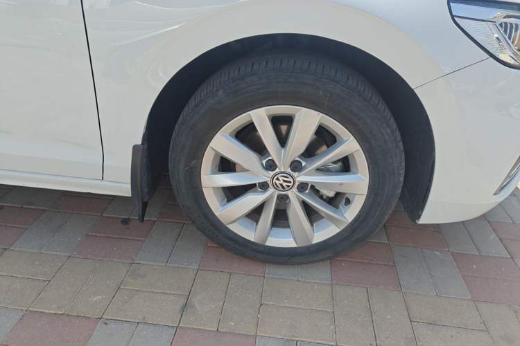 Used Volkswagen Bora 2020 1.5L Automatic Comfort Model Right Front Wheel Hub