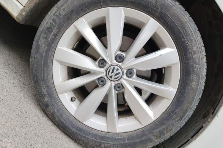 Used Volkswagen Bora 2020 1.5L Automatic Comfort Model Right Front Wheel Hub