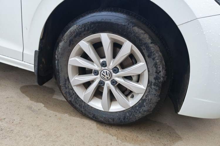 Used Volkswagen Bora 2020 1.5L Manual Fashion Edition Right Front Wheel Hub