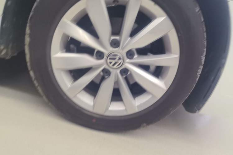 Used Volkswagen Bora 2020 1.5L Automatic Comfort Model Right Front Wheel Hub