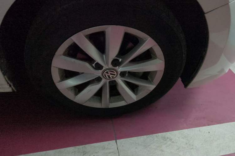 Used Volkswagen Bora 2020 1.5L Automatic Comfort Model Right Front Wheel Hub