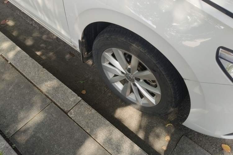 Used Volkswagen Bora 2020 1.5L Automatic Elite Version Right Front Wheel Hub