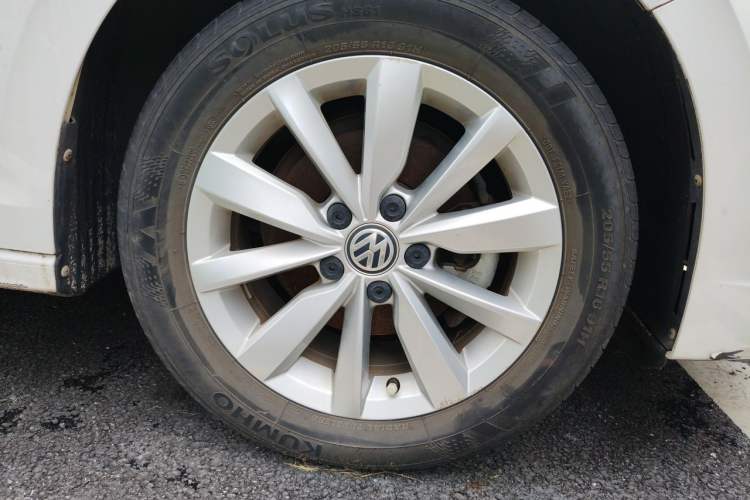 Used Volkswagen Bora 2020 1.5L Automatic Elite Version Right Front Wheel Hub