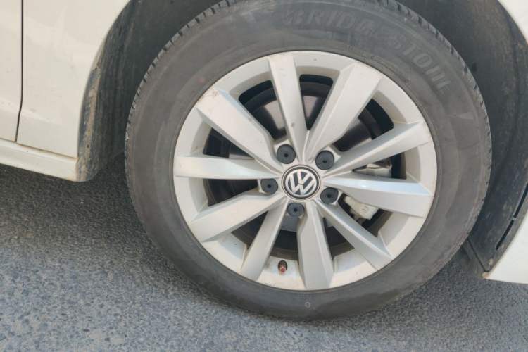 Used Volkswagen Bora 2020 1.5L Automatic Elite Version Right Front Wheel Hub