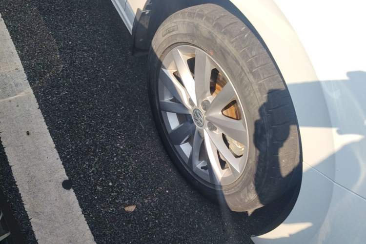 Used Volkswagen Bora 2020 1.5L Automatic Comfort Model Right Front Wheel Hub