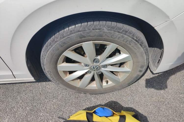 Used Volkswagen Bora 2020 280TSI DSG Elite Edition Right Front Wheel Hub