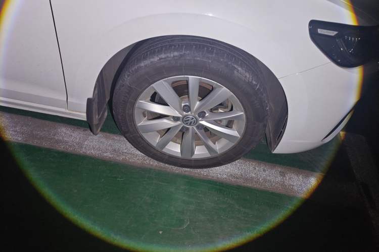 Used Volkswagen Bora 2020 1.5L Automatic Elite Version Right Front Wheel Hub