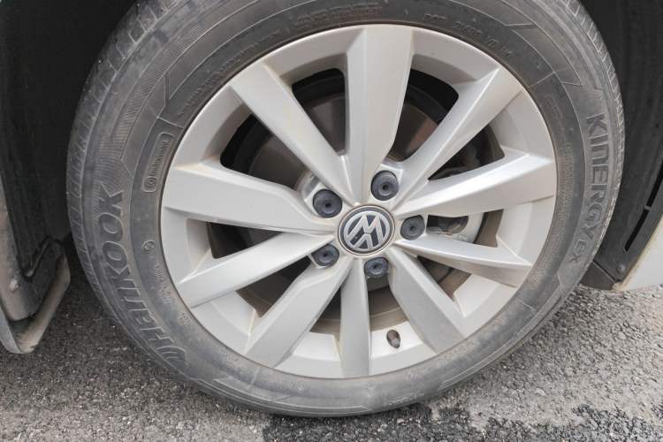 Used Volkswagen Bora 2020 1.5L Automatic Elite Version Right Front Wheel Hub