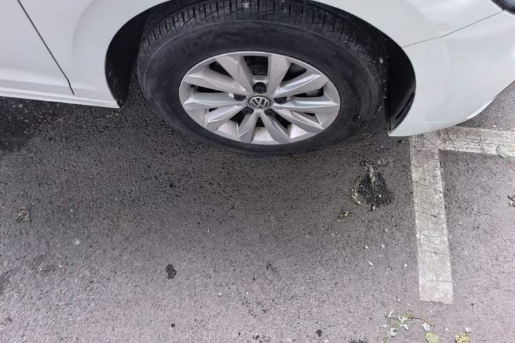 Used Volkswagen Bora 2020 280TSI DSG Luxury Edition Right Front Wheel Hub