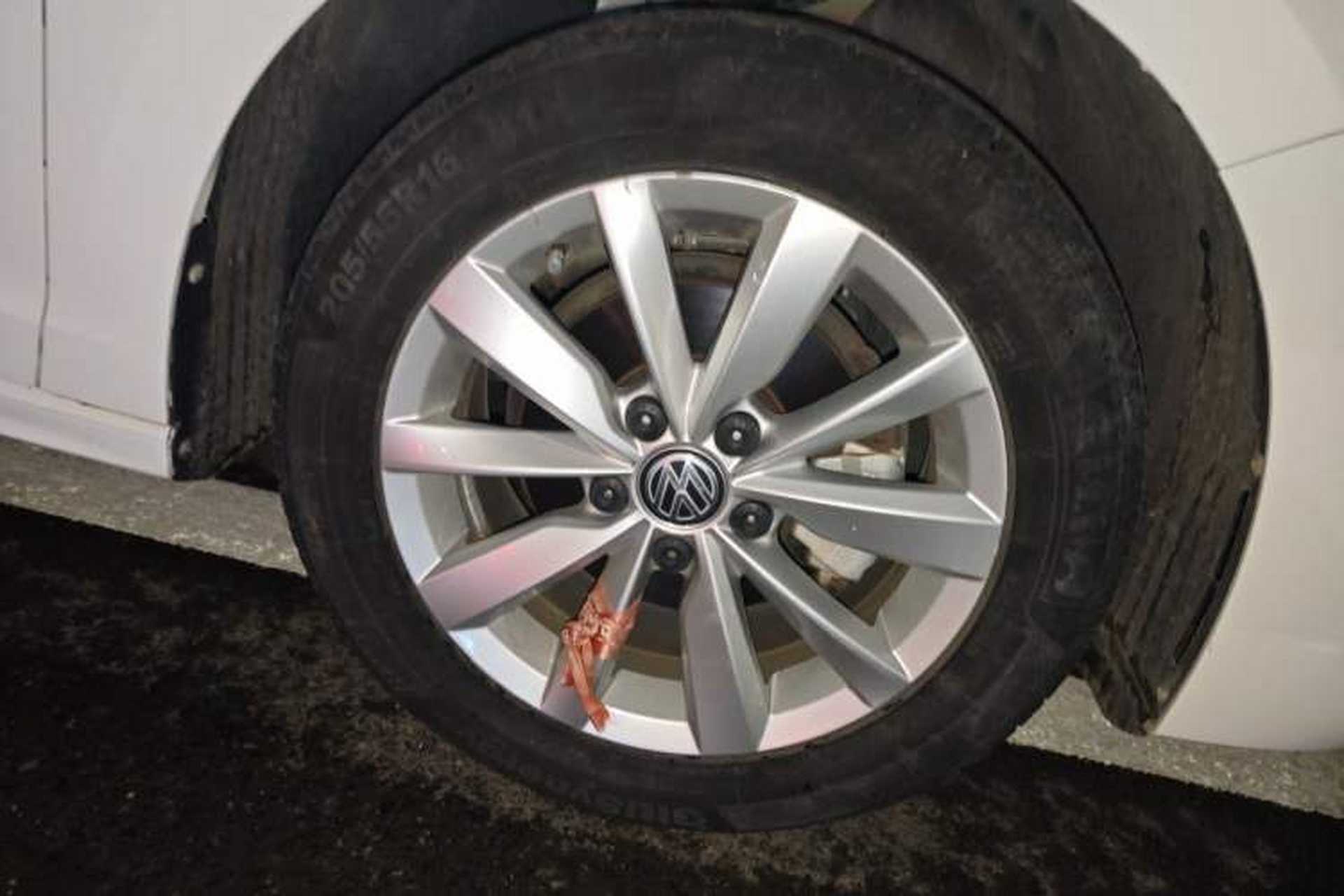 Used Volkswagen Bora 2020 1.5L Automatic Elite Version Right Front Wheel Hub
