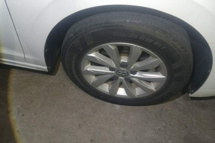 Used Volkswagen Bora 2020 1.5L Automatic Fashion Edition Right Front Wheel Hub