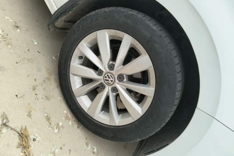 Used Volkswagen Bora 2020 1.5L Automatic Elite Version Right Front Wheel Hub