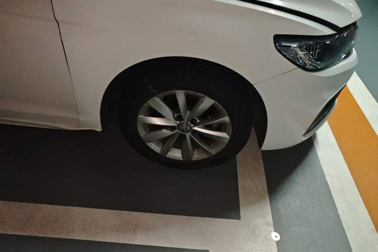 Used Volkswagen Bora 2020 1.5L Automatic Elite Version Right Front Wheel Hub