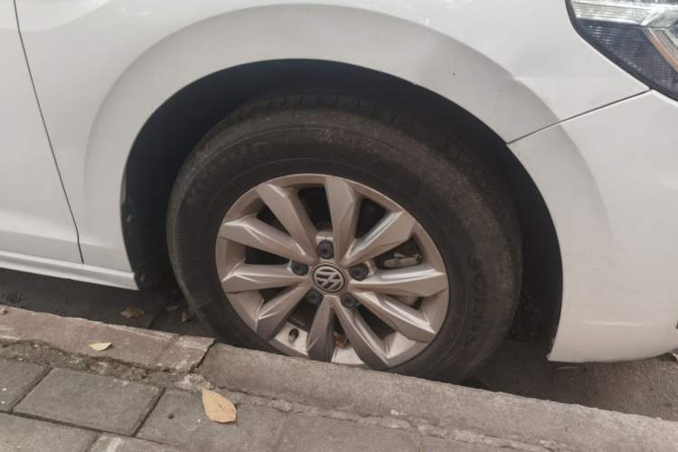 Used Volkswagen Bora 2020 1.5L Automatic Fashion Edition Right Front Wheel Hub