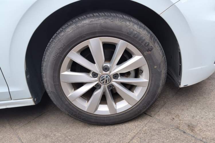 Used Volkswagen Bora 2020 1.5L Automatic Elite Version Right Front Wheel Hub