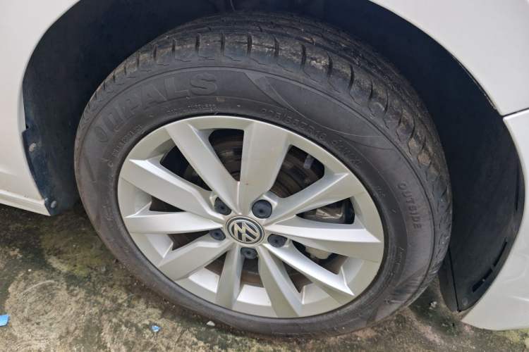 Used Volkswagen Bora 2020 1.5L Manual Comfort Version Right Front Wheel Hub