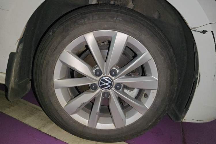 Used Volkswagen Bora 2020 1.5L Automatic Elite Version Right Front Wheel Hub