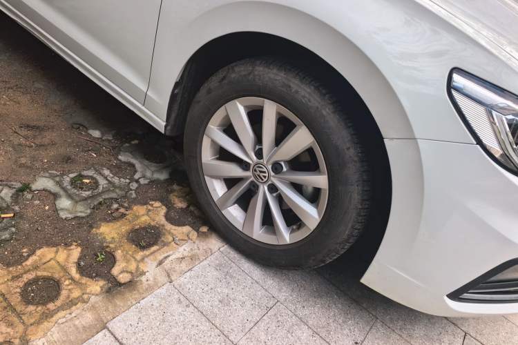 Used Volkswagen Bora 2020 1.5L Automatic Elite Version Right Front Wheel Hub