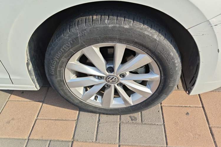 Used Volkswagen Bora 2020 1.5L Automatic Elite Version Right Front Wheel Hub