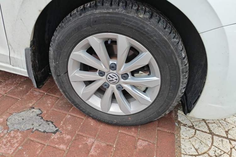 Used Volkswagen Bora 2020 1.5L Automatic Fashion Edition Right Front Wheel Hub