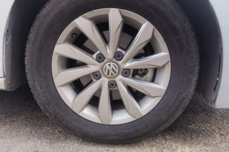 Used Volkswagen Bora 2020 1.5L Manual Fashion Edition Right Front Wheel Hub