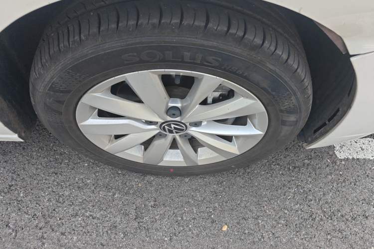 Used Volkswagen Bora 2020 280TSI DSG Elite Edition Right Front Wheel Hub