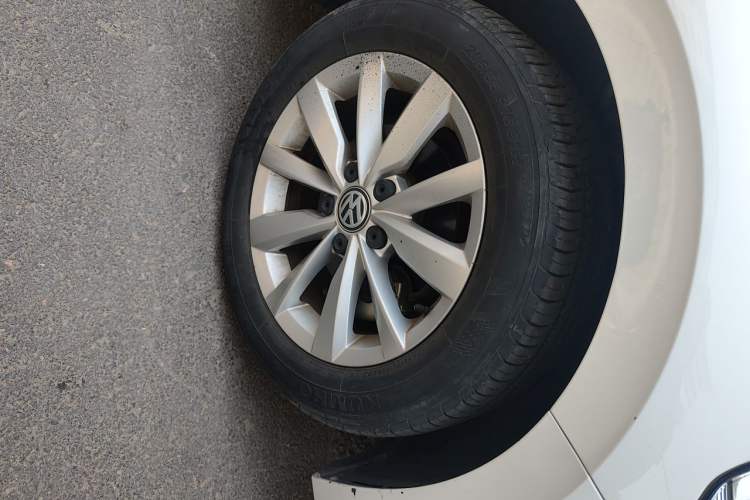 Used Volkswagen Bora 2020 1.5L Automatic Comfort Model Right Front Wheel Hub