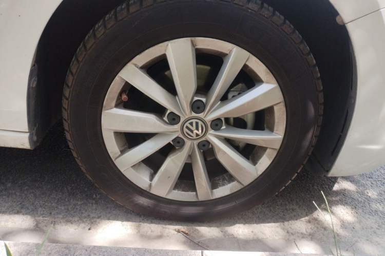 Used Volkswagen Bora 2020 280TSI DSG Elite Edition Right Front Wheel Hub
