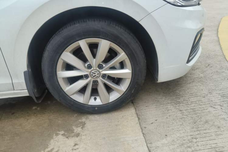 Used Volkswagen Bora 2020 1.5L Automatic Elite Version Right Front Wheel Hub