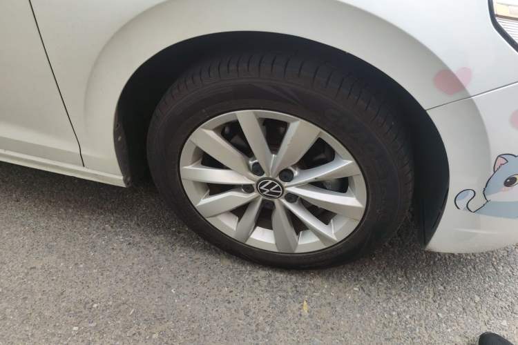 Used Volkswagen Bora 2020 1.5L Automatic Comfort Model Right Front Wheel Hub